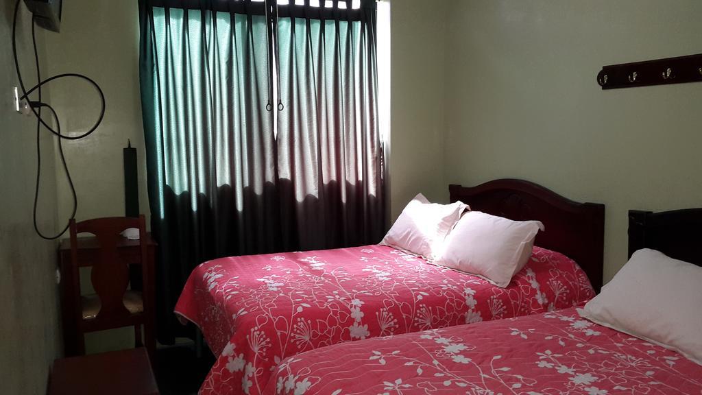 Hostal Los Lirios Лоха Экстерьер фото