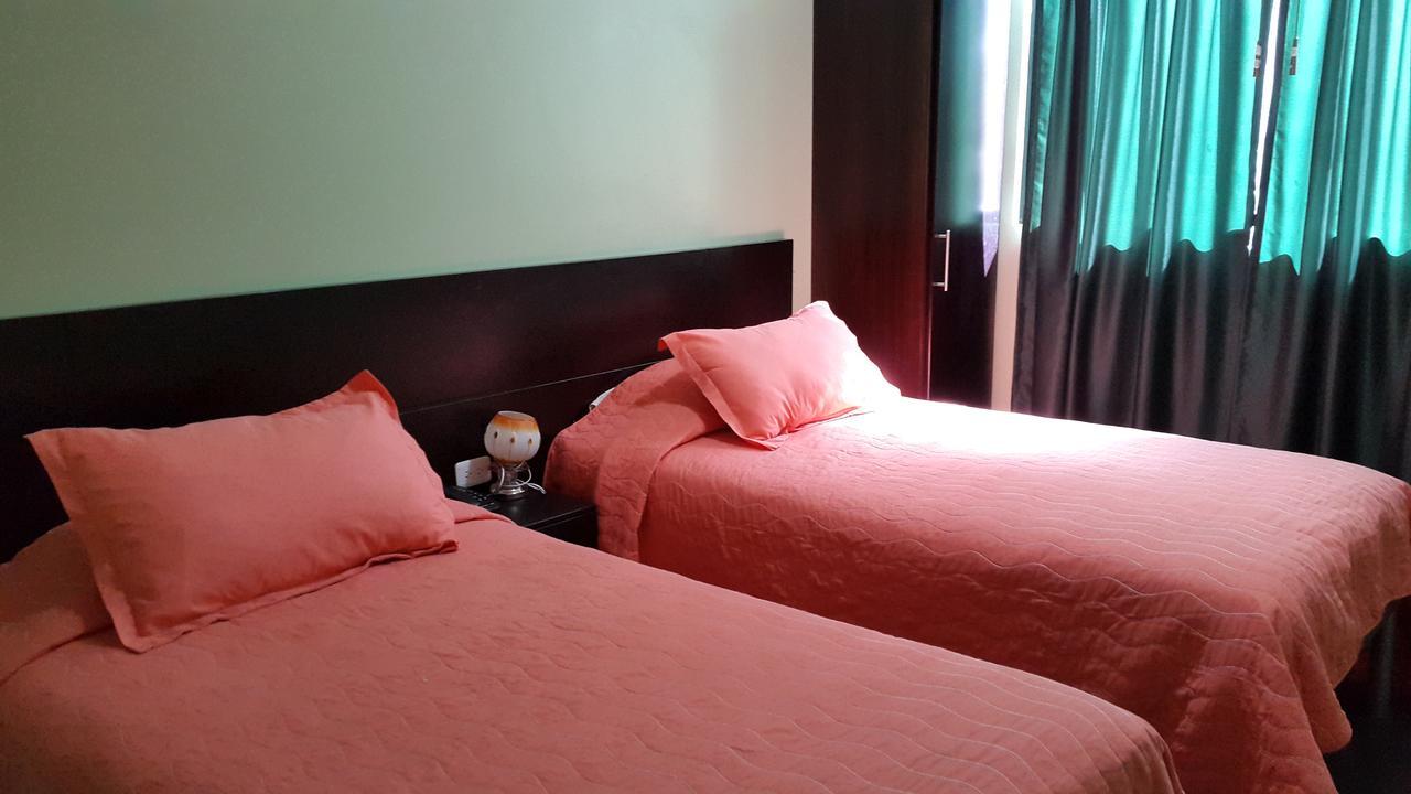Hostal Los Lirios Лоха Экстерьер фото